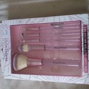 Makeup brushes